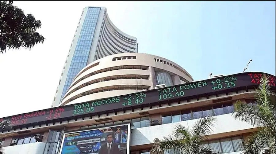 Budget 2022: बजट भाषण शुरू होते ही शेयर बाजार में बहार! सेंसेक्स 850 और निफ्टी 200 से ज्यादा पॉइंट उछला