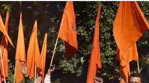 प्यार पर पहरा! बजरंग दल के सदस्यों पर वेलेंटाइन-डे पर जोड़ों को परेशान करने का मामला दर्ज