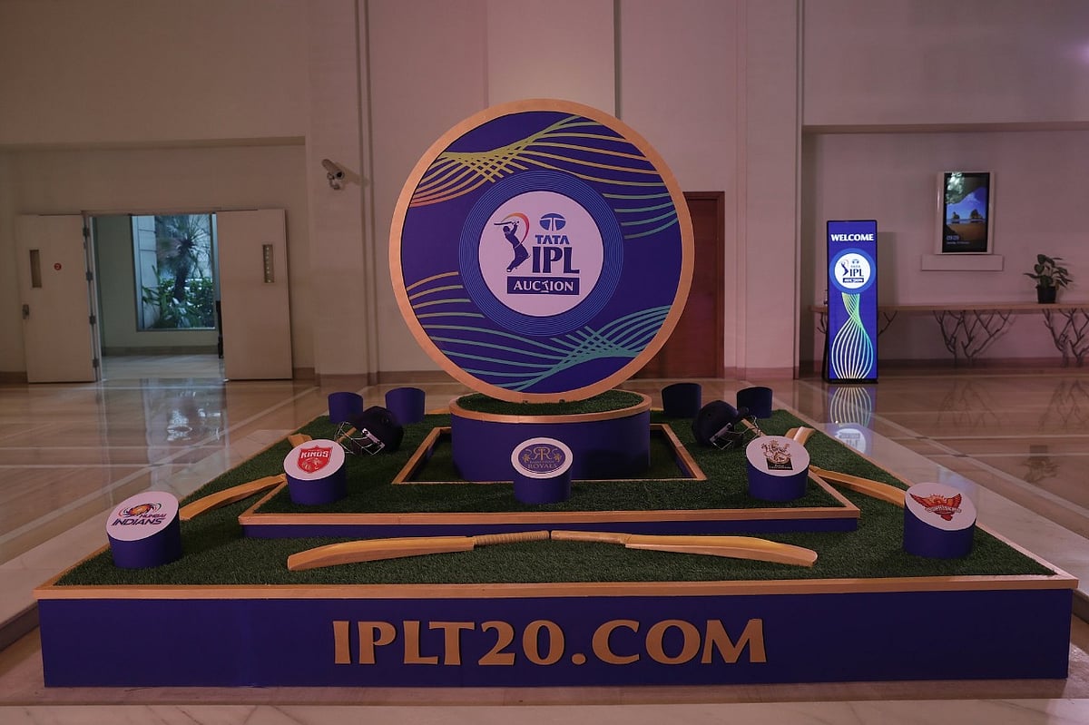 खेल: 'IPL 2026 के सेमीफाइनल में पहुंच सकती हैं ये 4 टीमें' और आकाश चोपड़ा ने RCB के खिलाफ SRH की प्लेइंग इलेवन चुनी 