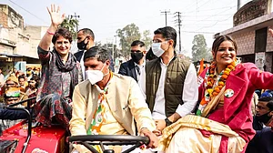 हस्तिनापुर में प्रियंका गांधी, सचिन पायलट का रोड शो, कांग्रेस बोली- BJP के अहंकार को चकनाचूर करेगा किसान का ट्रैक्टर