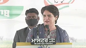 पंजाब से प्रियंका गांधी का AAP पर बड़ा हमला, कहा- 'RSS से उभरी है केजरीवाल की पार्टी, BJP से भी है बड़ी'