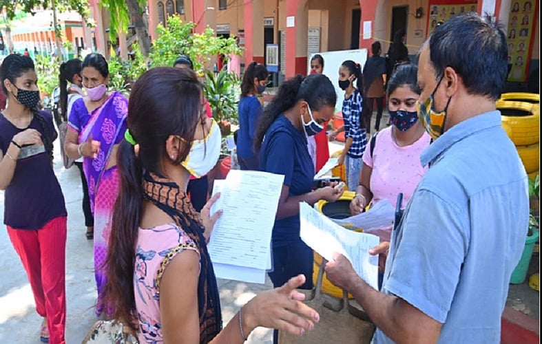 CBSE Term 2 Exams: 26 अप्रैल से होंगी 10वीं और 12वीं की परीक्षाएं, ऑफलाइन मोड में होंगे एग्जाम