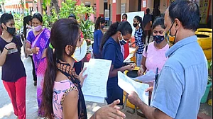 CBSE Term 2 Exams: 26 अप्रैल से होंगी 10वीं और 12वीं की परीक्षाएं, ऑफलाइन मोड में होंगे एग्जाम