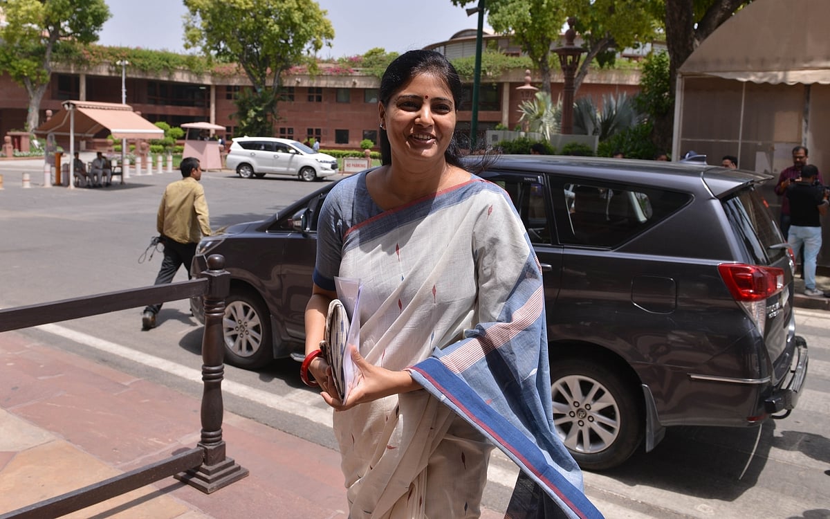 यूपी का चुनावी घमासान: अनुप्रिया पटेल ने मां के खिलाफ उम्मीदवार उतारने से किया इनकार, अपना दल ने जताया आभार