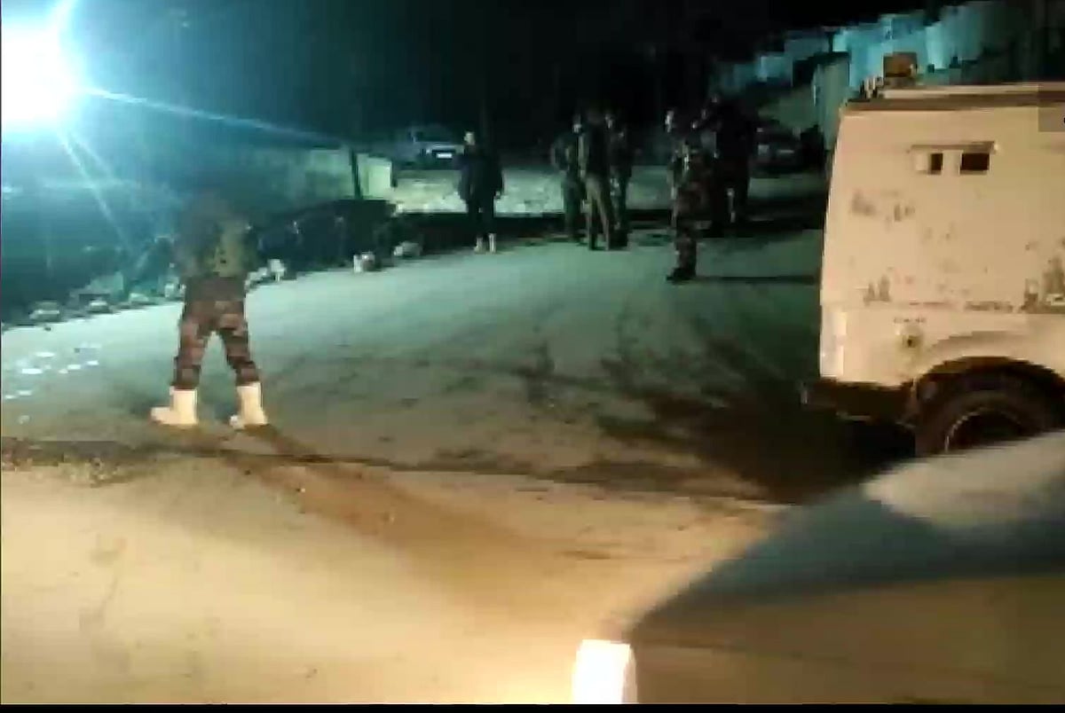 जम्मू-कश्मीर के गांदरबल में SSB बंकर पर ग्रेनेड हमला, कोई हताहत नहीं, अवंतिपोरा में मुठभेड़ में एक आतंकी ढेर
