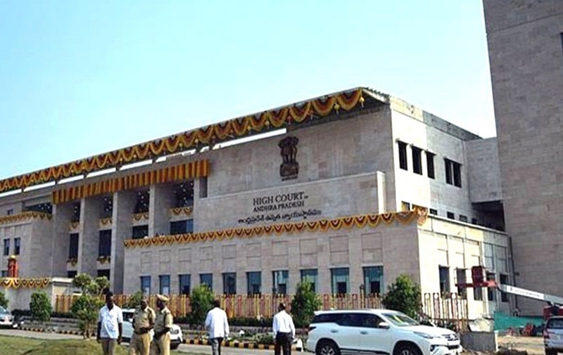 आंध्र हाईकोर्ट ने 8 IAS अधिकारियों को दो हफ्ते जेल की सजा सुनाई, माफी मांगने पर आदेश में किया संशोधन