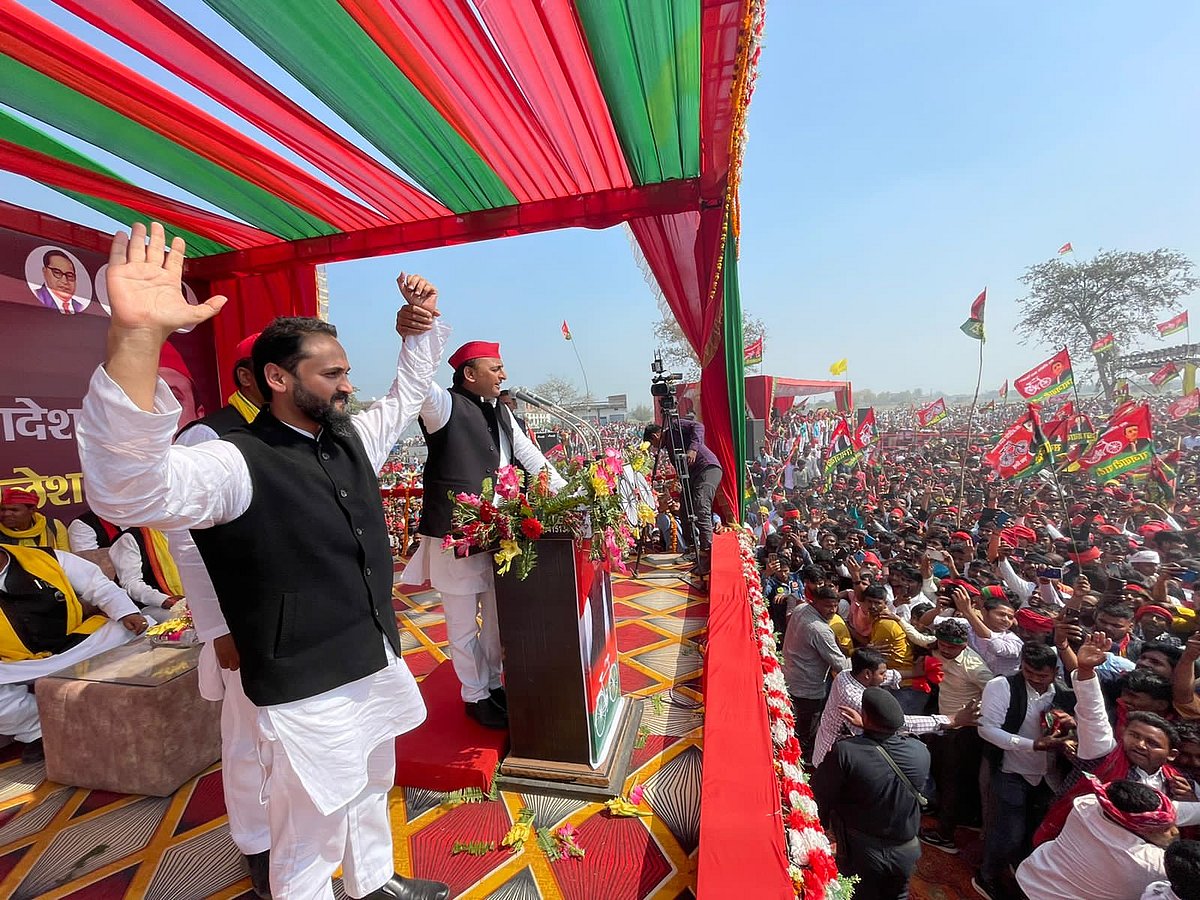 आखिरी चरण के चुनाव से पहेल बीजेपी को बड़ा झटका, सांसद रीता बहुगुणा जोशी के बेटे मयंक जोशी ने थामा सपा का दामन