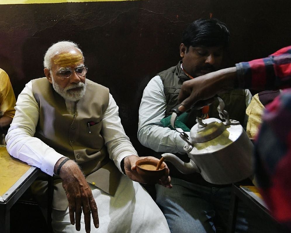 काशी बनी राजनीतिक राजधानी: बीजेपी को बचाने के लिए मोदी लगा रहे हैं चाय वाले से लेकर पान वाले तक दौड़