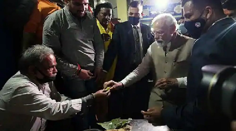 काशी बनी राजनीतिक राजधानी: बीजेपी को बचाने के लिए मोदी लगा रहे हैं चाय वाले से लेकर पान वाले तक दौड़