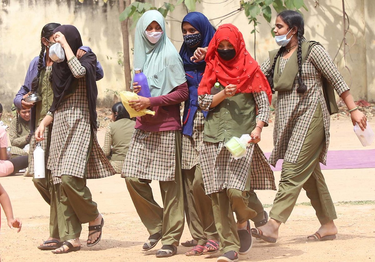 'हिजाब का अधिकार संविधान द्वारा संरक्षित': कर्नाटक हाईकोर्ट के आदेश के खिलाफ सुप्रीम कोर्ट में याचिका