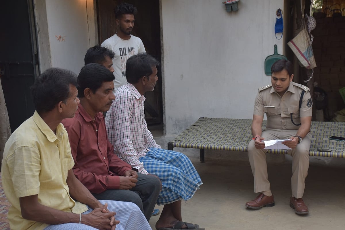 छत्तीसगढ़ में घर-घर दस्तक दे रही पुलिस, लोगों को नहीं जाना पड़ रहा थाने, घर पर समस्याओं का हो रहा निपटारा 