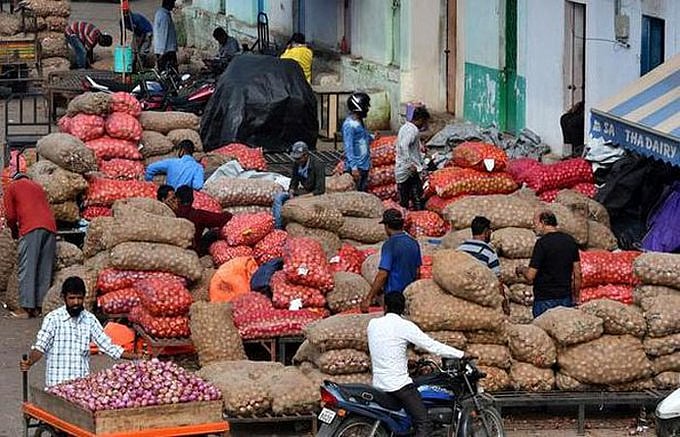 मोदी सरकार में थोक महंगाई दर फिर रिकॉर्ड ऊंचाई पर, फरवरी में 13.11 फीसदी पहुंची, अर्थव्यवस्था को बड़ा झटका