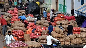 मोदी सरकार में थोक महंगाई दर फिर रिकॉर्ड ऊंचाई पर, फरवरी में 13.11 फीसदी पहुंची, अर्थव्यवस्था को बड़ा झटका
