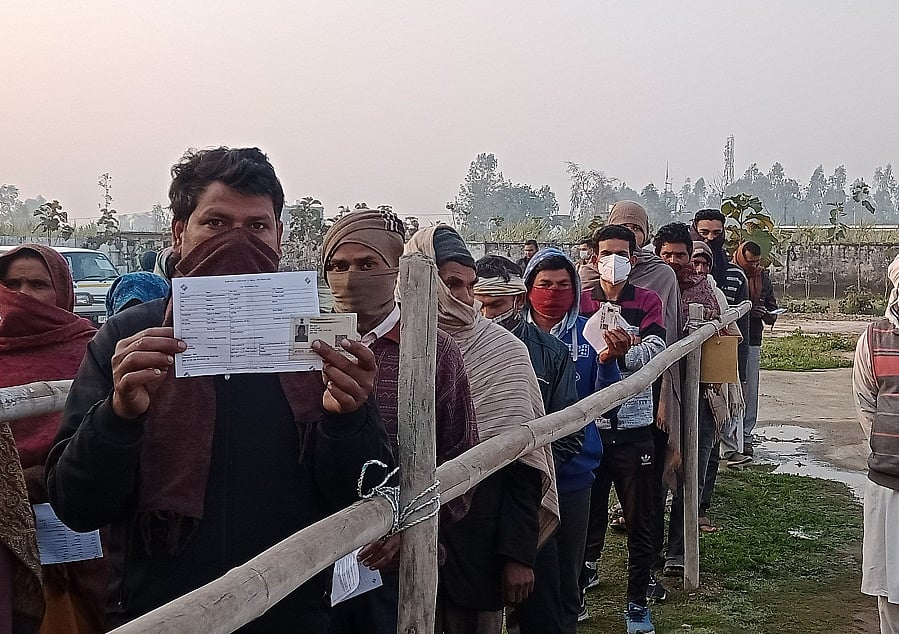 यूपी चुनावः छठे चरण में 57 सीट पर मतदान जारी, 3 बजे तक 46.70 फीसद वोटिंग, योगी समेत कई मंत्रियों की साख दांव पर