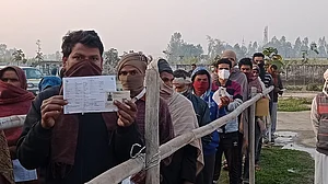 यूपी चुनावः छठे चरण में 57 सीट पर मतदान जारी, 3 बजे तक 46.70 फीसद वोटिंग, योगी समेत कई मंत्रियों की साख दांव पर