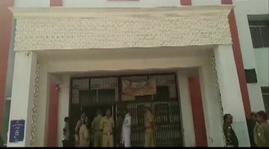 उत्तर प्रदेशः अमेठी में जबरन रंग लगाने को लेकर झड़प में 2 की मौत, 6 लोग घायल, इलाके में भारी पुलिस बल तैनात