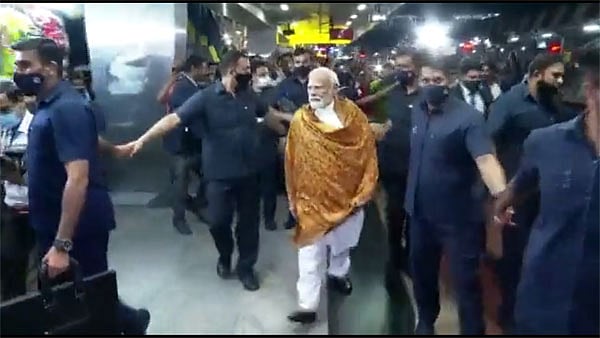काशी बनी राजनीतिक राजधानी: बीजेपी को बचाने के लिए मोदी लगा रहे हैं चाय वाले से लेकर पान वाले तक दौड़