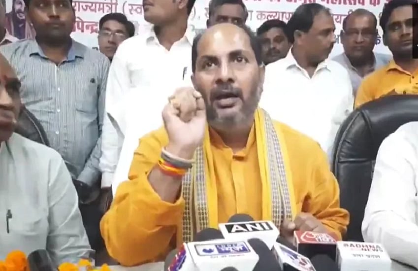 यूपी चुनावः बलिया के मुश्किल पिच पर जूझ रहे योगी के खेल मंत्री, सपा के दो धुरंधरों के मिलन ने छुड़ाया पसीना