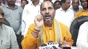 यूपी चुनावः बलिया के मुश्किल पिच पर जूझ रहे योगी के खेल मंत्री, सपा के दो धुरंधरों के मिलन ने छुड़ाया पसीना
