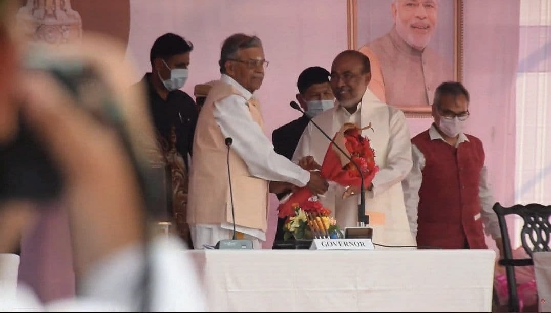 मणिपुर: दूसरी बार मुख्यमंत्री बने एन बीरेन सिंह, इंफाल में ली CM पद की शपथ