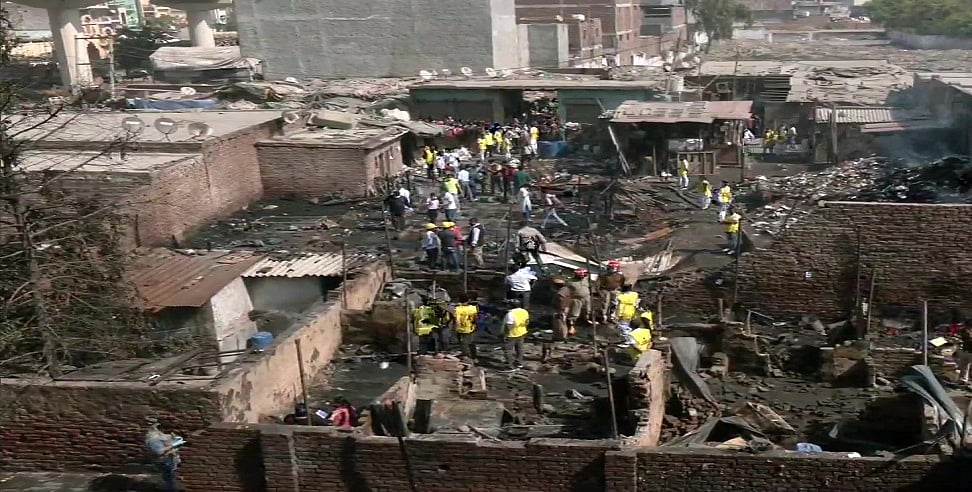 दिल्ली के गोकुलपुरी में झुग्गियों में आग से कोहराम! 7 लोगों की जलकर मौत