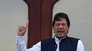 Pak: 'धमकी भरे पत्र' को वरिष्ठ पत्रकारों और सरकारी सहयोगियों को दिखाएंगे इमरान, अविश्वास प्रस्ताव को बताया बड़ी साजिश