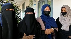 महिलाओं पर ही क्यों होना चाहिए नैतिकता को ढोने का सारा भार, औरतें ही क्यों झेलें तमाम बंदिशें ?