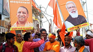 आकार पटेल का लेख: क्या बहुलवाद की हार के साथ गुजरात के रास्ते चल पड़ा है उत्तर प्रदेश!