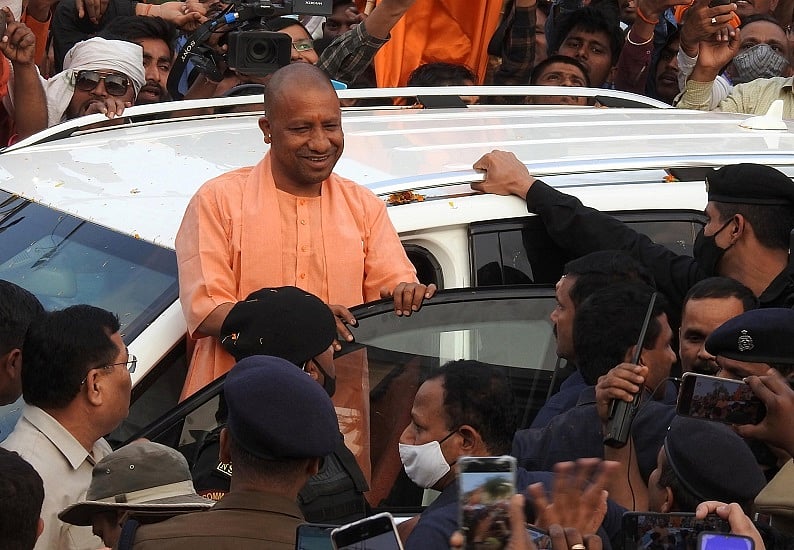 उत्तर प्रदेश में अगले हफ्ते होगा योगी का शपथ ग्रहण, लाभार्थियों को बुलाकर भव्य समारोह की तैयारी में जुटी बीजेपी