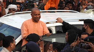 उत्तर प्रदेश में अगले हफ्ते होगा योगी का शपथ ग्रहण, लाभार्थियों को बुलाकर भव्य समारोह की तैयारी में जुटी बीजेपी