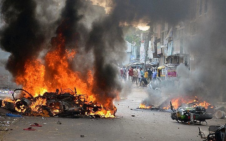 पश्चिम बंगाल: TMC नेता की हत्या के बाद बवाल, हिंसा और आगजनी में 7 लोगों की मौत, इलाके में तनाव 