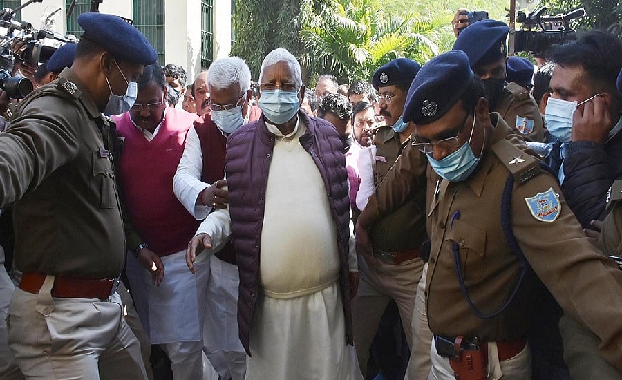चारा घोटाले में सजायाफ्ता लालू यादव की सेहत बिगड़ी, रांची के रिम्स से एम्स दिल्ली शिफ्ट करने की तैयारी