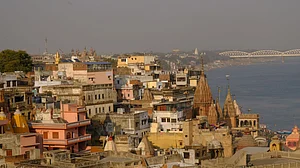 यूपी चुनाव के आखिरी दिन सियासी बहसों में छाया यूक्रेन संकट और ऑपरेशन गंगा, क्या गुल खिलाएगी काशी!