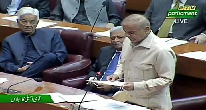 पाक पीएम के लिए अगले 48 घंटे बेहद अहम, क्या कहते हैं आंकड़े, इमरान खान जाएंगे या रहेंगे? 