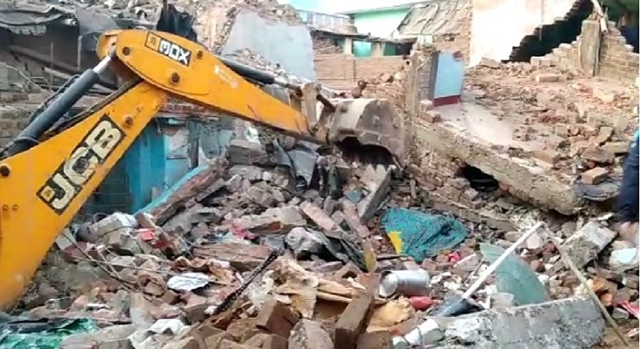 भागलपुर के तीन मंजिला घर में भीषण विस्फोट, 12 की मौत, मलबे से भारी मात्रा में बारूद बरामद 