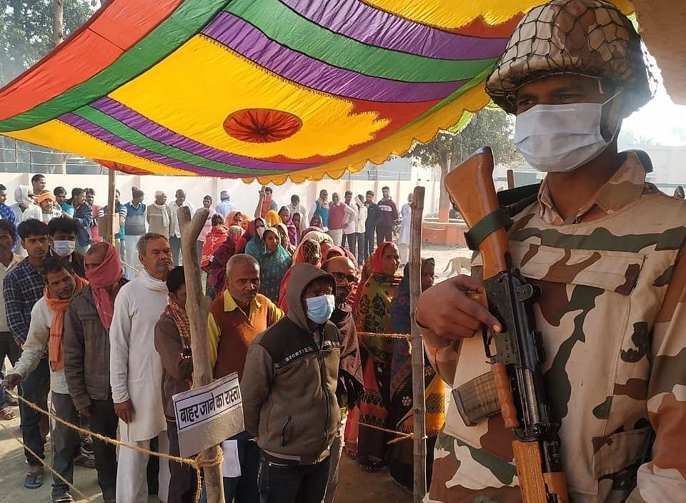 उत्तर प्रदेश चुनाव: छठे चरण में 57 सीटों पर वोटिंग जारी, जानिये अब तक कितना प्रतिशत हुआ मतदान