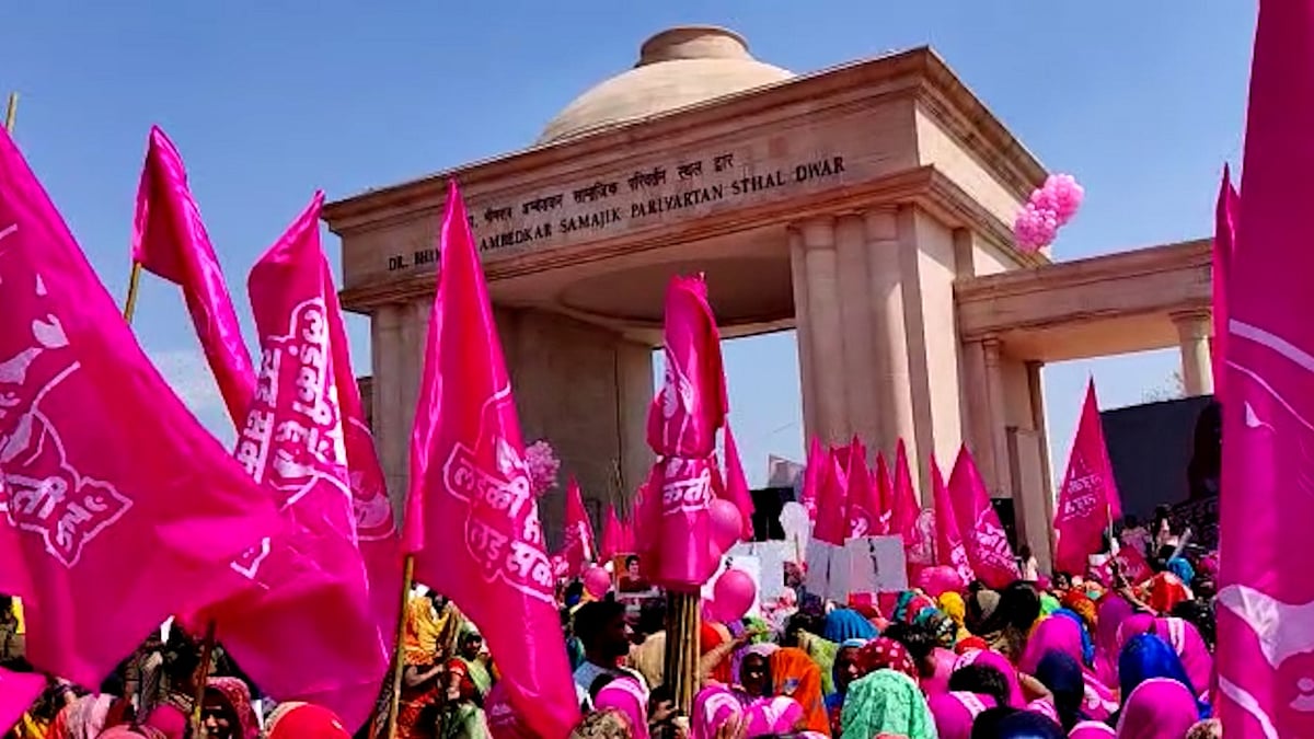 महिला दिवस: लखनऊ में 'लड़की हूं लड़ सकती हूं' मार्च का जोश, प्रियंका का साथ देने पहुंचा हजारों महिलाओं का हुजूम 
