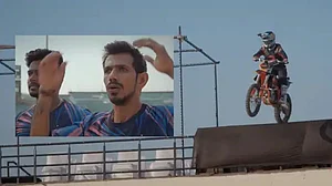 खेल की खबरें: ICC वनडे बॉलिंग रैंकिंग में एक्लेस्टोन ने हासिल की 'बादशाहत' और RR ने लॉन्च की अपनी नई जर्सी