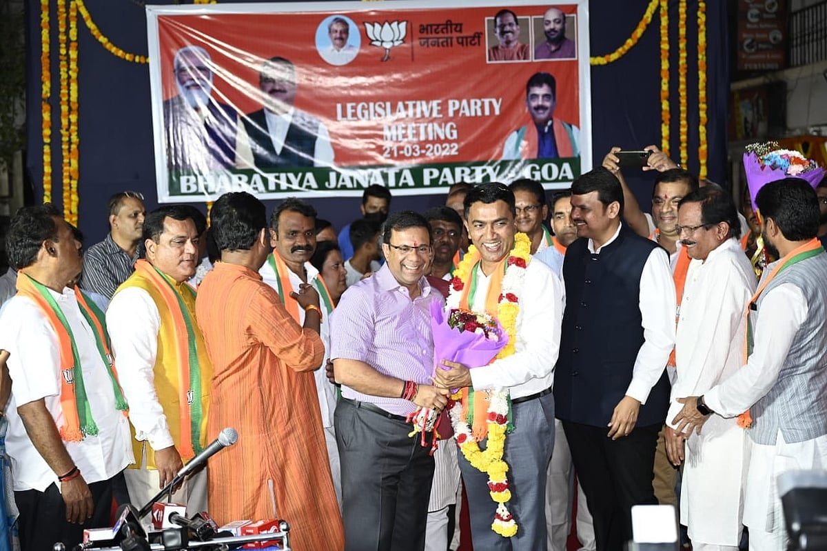 गोवा में नई सरकार के शपथ ग्रहण में देरी, कांग्रेस बोली- फिजूलखर्ची बंद करो, राजभवन के दरबार हॉल में तुरंत कराओ शपथ ग्रहण