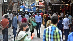 दिल्ली में फिर से पाबंदियां, मास्क न लगाने पर 500 रुपए का जुर्माना, कोरोना के बढ़ते केस के बीच फैसला