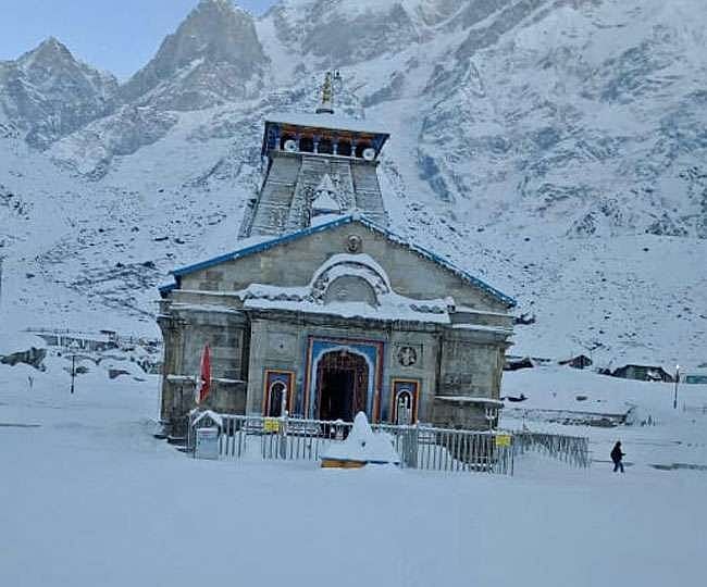 पहाड़ों पर मौसम ने ली करवट, दोपहर बाद केदारनाथ धाम में बर्फबारी, बारिश से चमोली के जंगलों की आग बुझी
