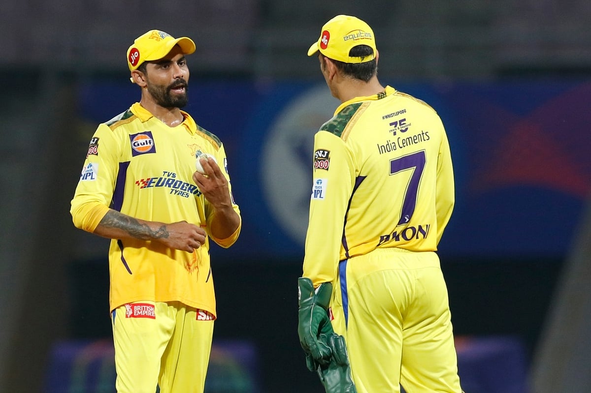 खेल की खबरें: ENG के टेस्ट कोच की रेस में सबसे आगे है इस पूर्व खिलाड़ी का नाम और CSK को लग सकता है बड़ा झटका