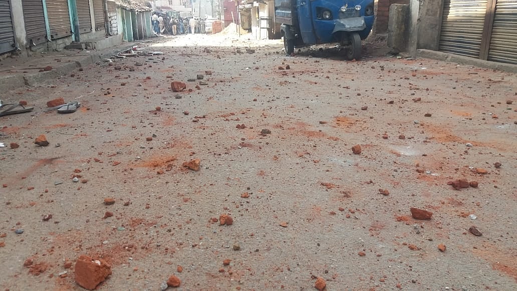 झारखंड के खूंटी में धार्मिक जुलूस के दौरान भड़का सांप्रदायिक तनाव, दो पक्षों में पत्थरबाजी, जिला मुख्यालय बंद