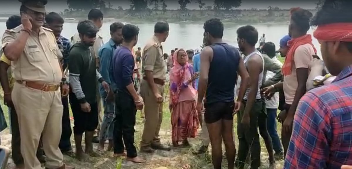UP: कुशीनगर की नारायणी नदी में पलटी नाव, तीन लोगों की दर्दनाक मौत, 7 लोगों को बचाया गया 
