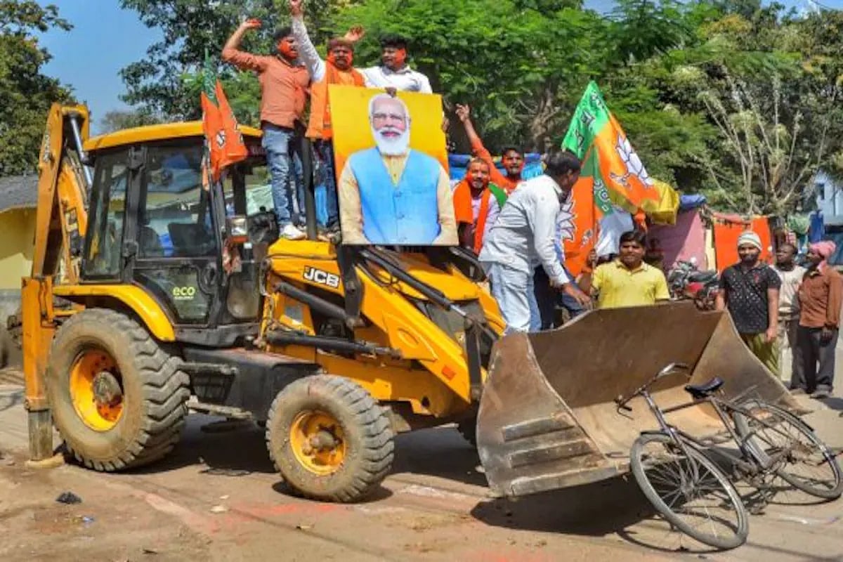 खरी-खरी: नफरत के ईंधन से चलते बुलडोज़रों से ध्वस्त होता भारत और विभाजनकारी नीतियों में जीत का मंत्र तलाशती बीजेपी