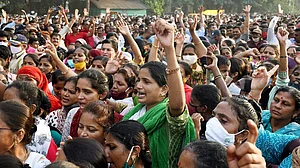 शरद पवार के घर पर हमले के मामले में भी शक की सुई देवेंद्र फडणवीस की ओर