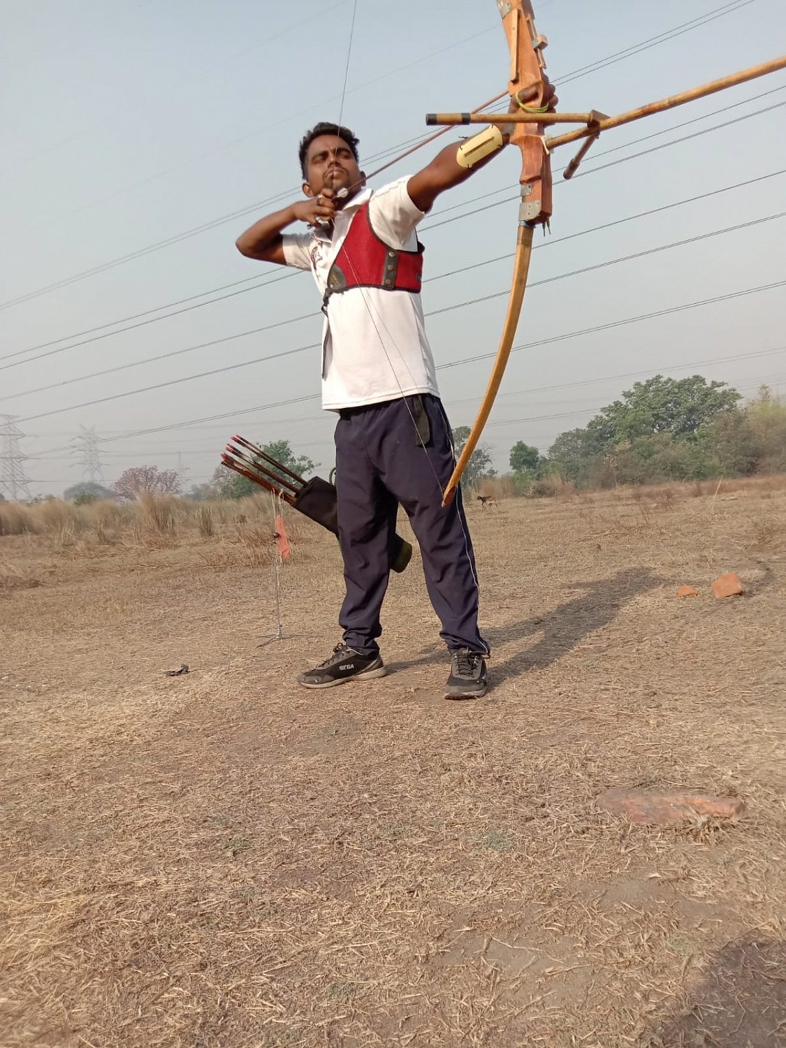 नेशनल चैंपियन तीरंदाज के पास प्रैक्टिस के लिए धनुष नहीं, घूम-घूमकर बेच रहा है मुर्गियां, खिलाड़ी का छलका दर्द