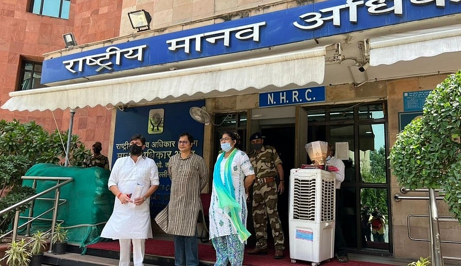 BJP को उसी के हथकंडे से घेरने में जुटी TMC, प्रयागराज हत्याकांड पर पहुंची NHRC, सीबीआई जांच की उठाई मांग