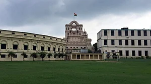 यूपी: ला मार्टिनियर कॉलेज की दो छात्रा निकली कोरोना पॉजिटिव, कैंपस बंद, मचा हड़कंप
