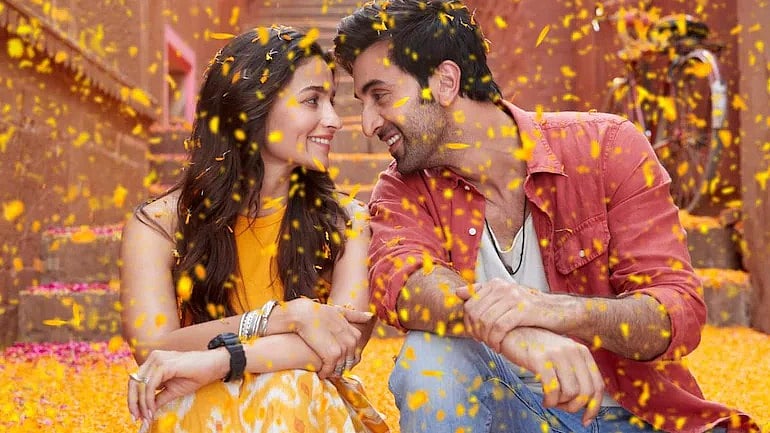 सिनेजीवन: मिसेज कपूर हुईं आलिया भट्ट, रणबीर कपूर संग लिए सात फेरे और 'भूल भुलैया 2' का टीजर रिलीज 